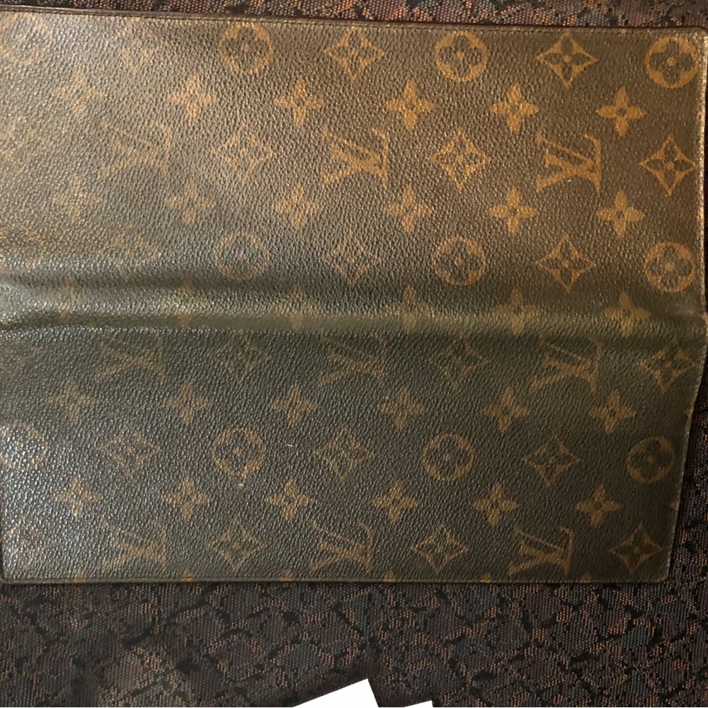 Legal size check book holder. Nice for business checkbook.